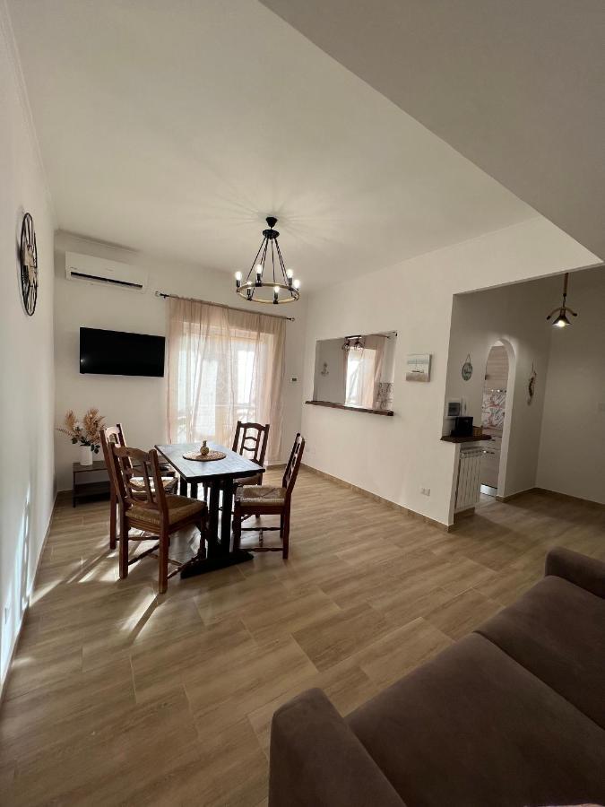 Waikiki House Apartment Passoscuro Luaran gambar